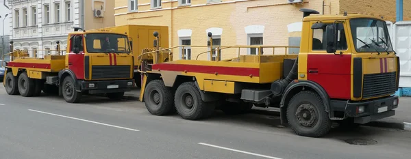 Camião de emergência vermelho-amarelo — Fotografia de Stock