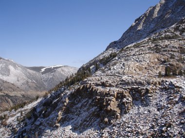 karlı dağlar yosemite