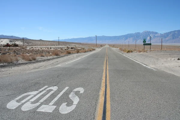 Death Valley empty road stop — Stock Photo, Image