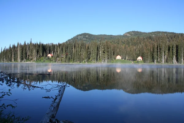 Jezero reflexe Britská Kolumbie — Stock fotografie