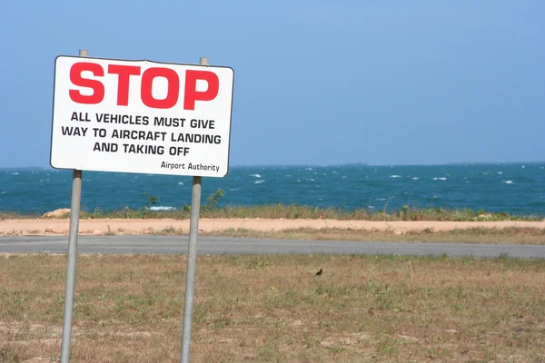 Bırak da gelen uçakları yol vermek