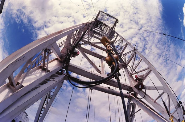 Torre de perforación de pozos de petróleo. —  Fotos de Stock