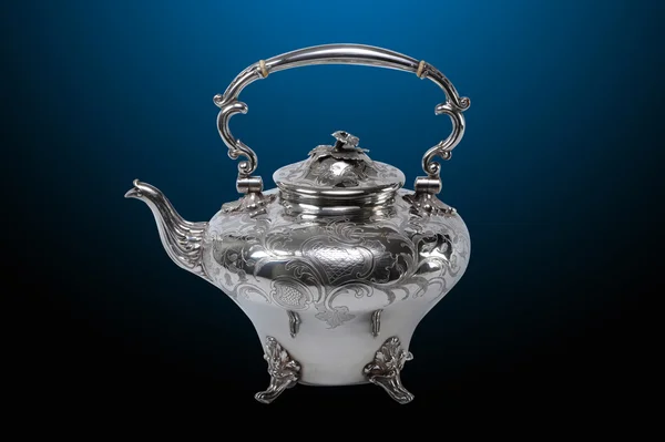 Antika gümüş çaydanlık. — Stok fotoğraf