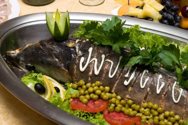 Fisk med grönsaker — Stockfoto