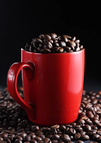 Κύπελλο με κόκκους καφέ — Φωτογραφία Αρχείου