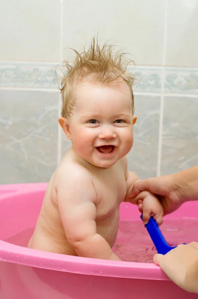 Pequeño niño de baño — Foto de Stock