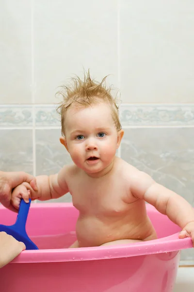 Criança de banho feliz pequena — Fotografia de Stock