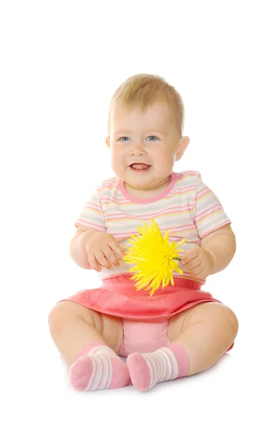 Sentado bebê pequeno com flor amarela # 6 — Fotografia de Stock