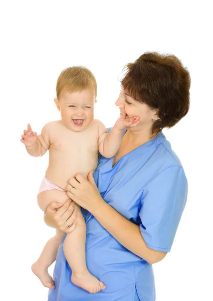 医者と小さな笑みを浮かべて赤ちゃん — ストック写真