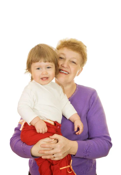 Glimlachende baby met haar oma geïsoleerd — Stockfoto