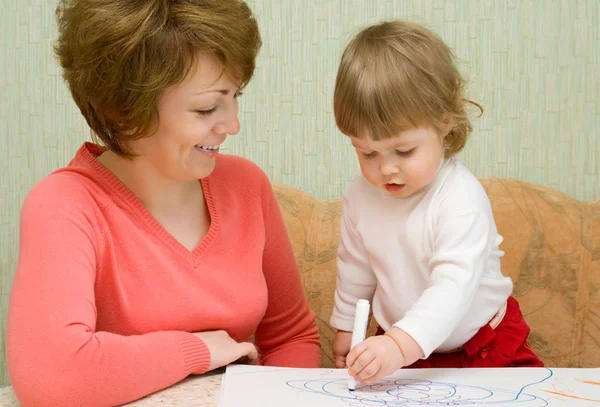Small drawing girl with mother at home — Stock Photo, Image