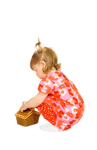 Małe dziecko uśmiechający się w czerwonej sukience z zabawkami — Zdjęcie stockowe
