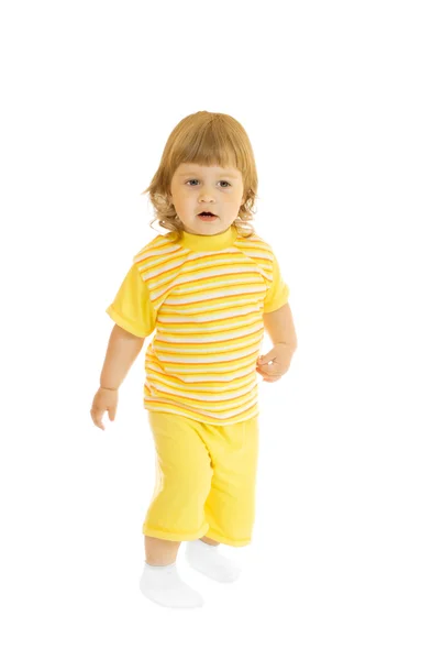 Menina pequena em camisa amarela e calças — Fotografia de Stock