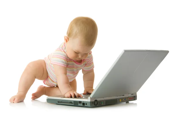 ノート パソコンと小さな赤ちゃん — ストック写真