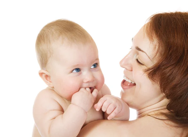 Liten bebis med mamma isolerade — Stockfoto