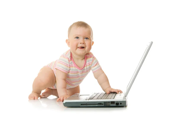 Bambino piccolo con laptop — Foto Stock