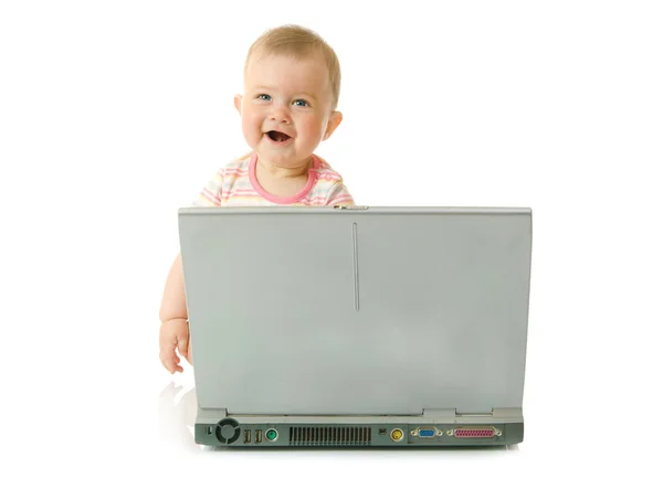 Liten bebis med laptop #2 isolerade — Stockfoto