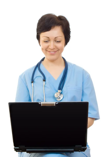 Giovane medico con laptop — Foto Stock