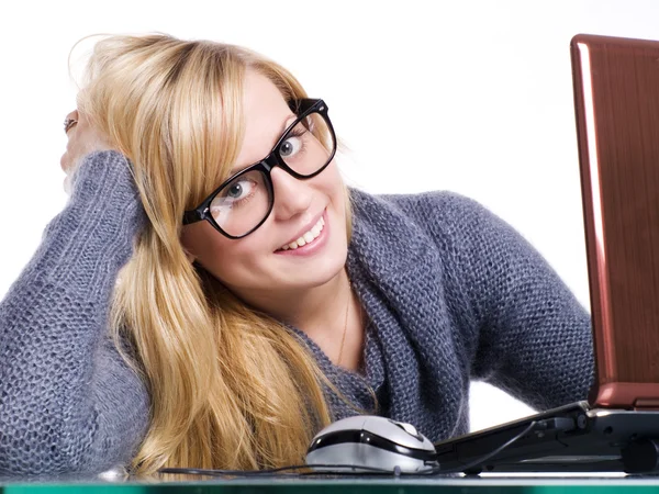 Närbild av leende blond kvinna i glasse — Stockfoto