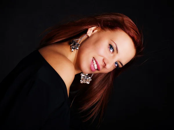 Гламурная женщина с рыжими волосами — стоковое фото