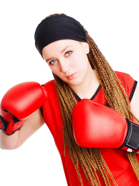 Jovem lutadora com luvas de boxe o — Fotografia de Stock