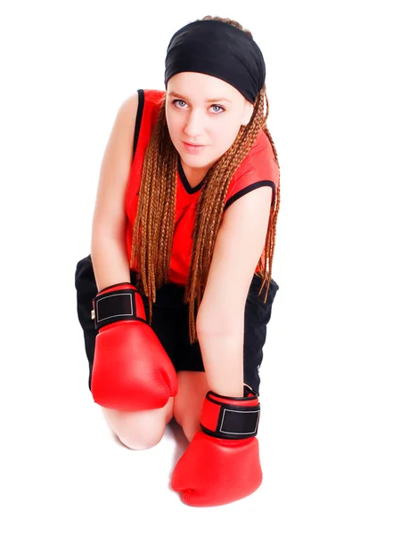 Νεαρή γυναίκα μαχητής με γάντια του μποξ o — Φωτογραφία Αρχείου