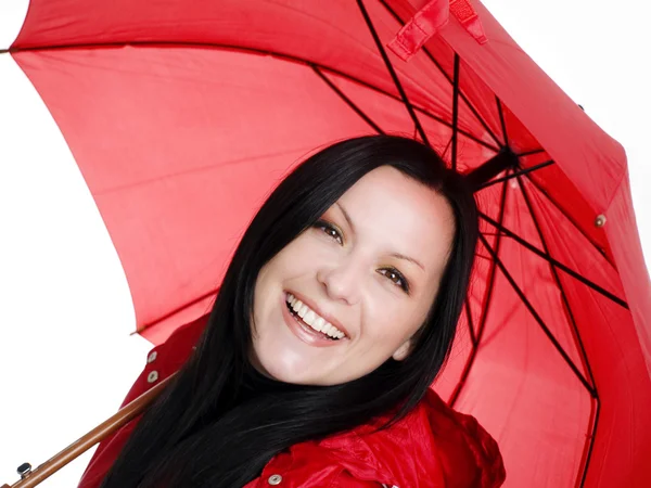 Şemsiye ile gülümseyen esmer kadın — Stok fotoğraf