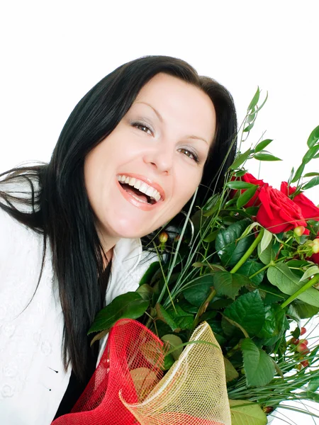 花束とブルネットの女性の笑みを浮かべてください。 — ストック写真