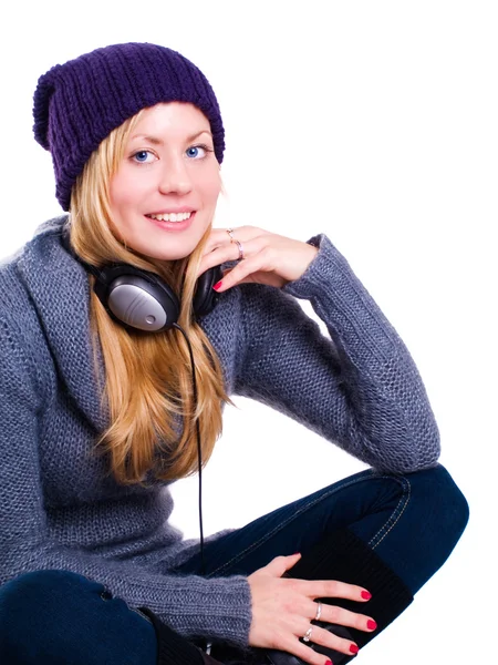 Usmívající se žena v zimní oblečení — Stock fotografie