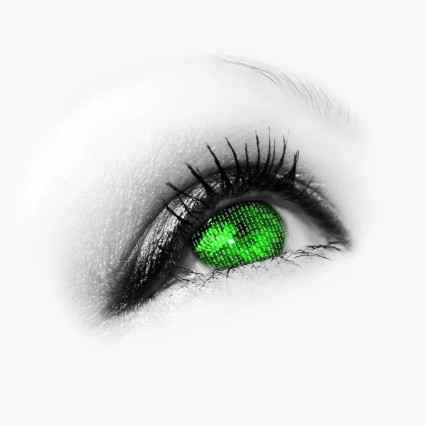 Зеленый глаз с двоичным кодом — стоковое фото