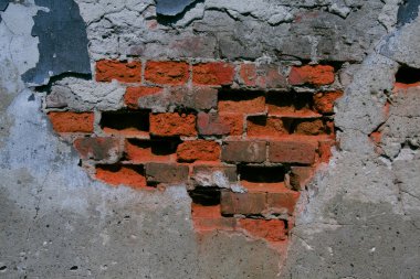 duvardan düşen eski sıva