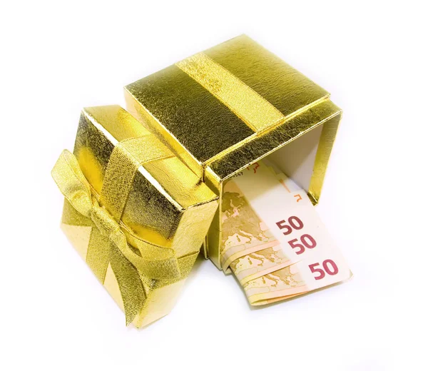 欧元货币在黄金礼品盒 — 图库照片