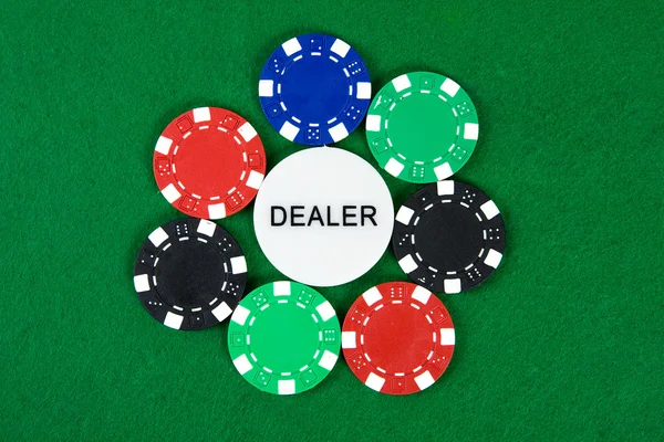 Pokerfiches in een cirkel zijn gerangschikt — Stockfoto