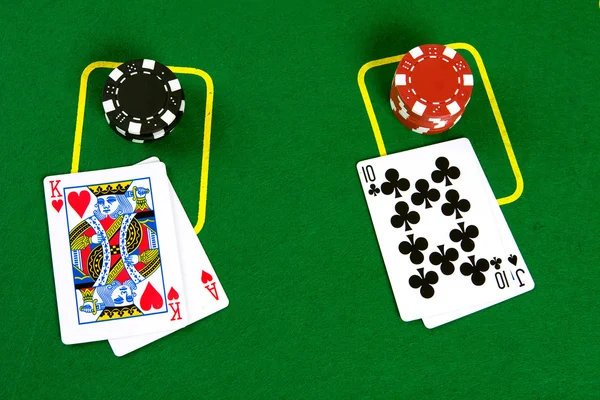 Cartões e fichas de poker — Fotografia de Stock