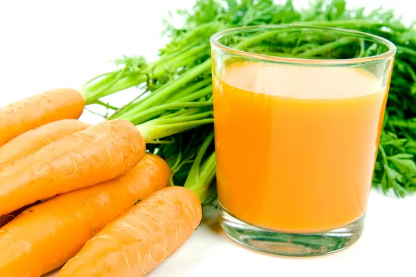 Помаранчева морква з соком — стокове фото