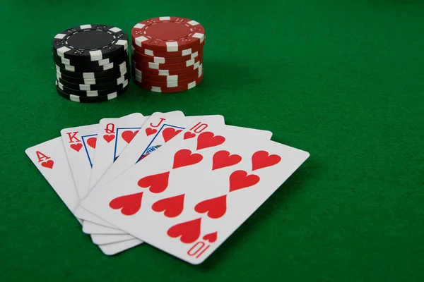 Fyra ess med pokermarker — Stockfoto
