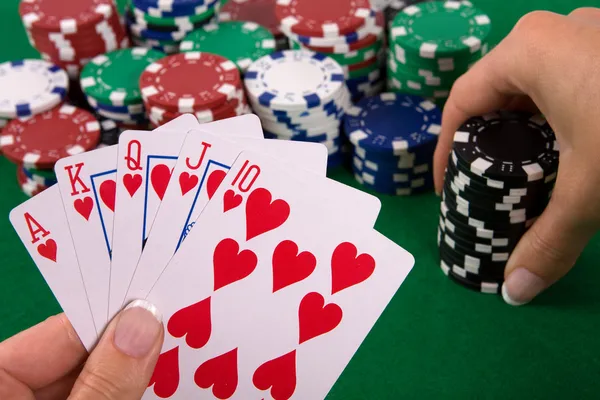Kort med poker arrangemang — Stockfoto