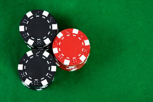 ポーカー用のチップのスタック — ストック写真