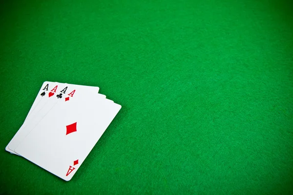Čtyři esa u pokerového stolu — Stock fotografie