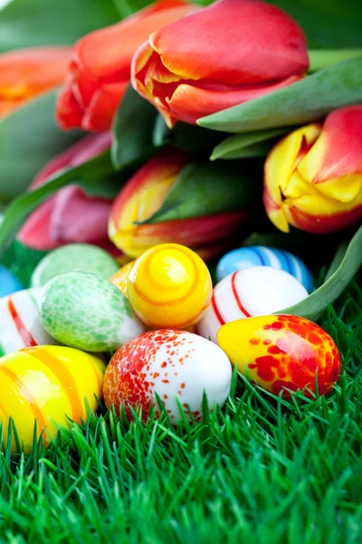 The bunch of tulips with easter eggs in green gr — Stock Photo, Image