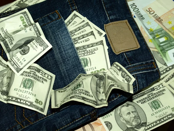 Pengar i fickan — Stockfoto
