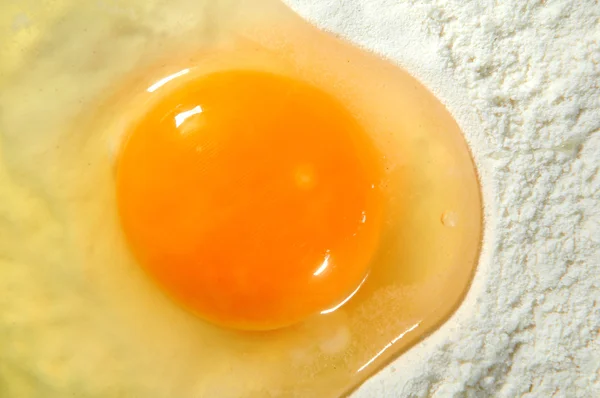 Yumurta ve un — Stok fotoğraf