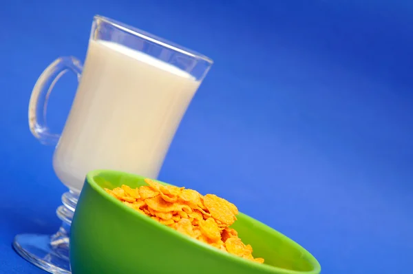 Latte e cornflakes — Foto Stock