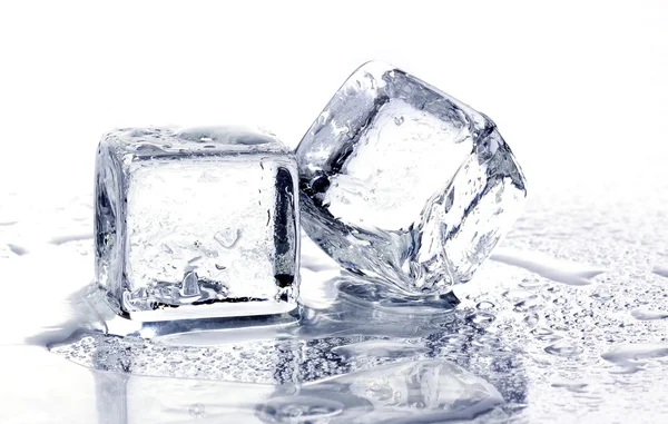Cubos de gelo derretendo — Fotografia de Stock