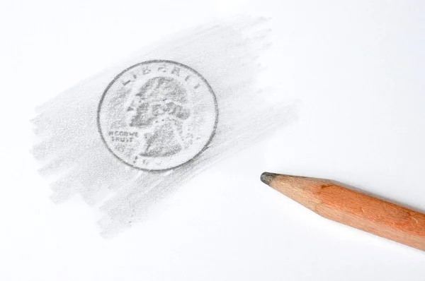 Ołówek i monety — Zdjęcie stockowe