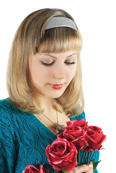 Piękna dziewczyna trzyma bukiet róż — Zdjęcie stockowe