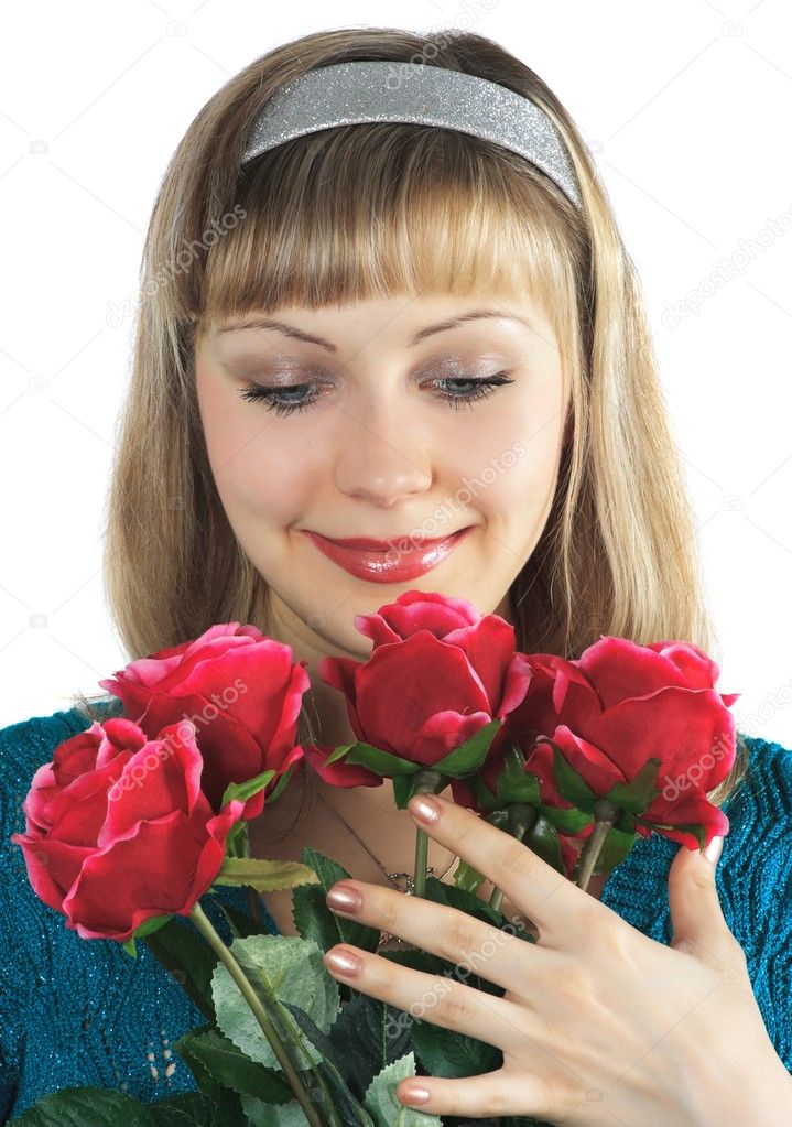 Beautiful girl holds bouquet roses