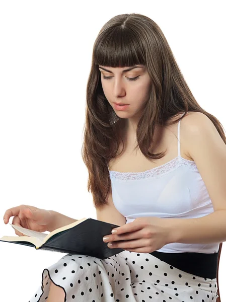 Trevlig tjej läser boken — Stockfoto