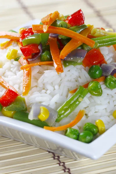 Ris med grönsaker. — Stockfoto