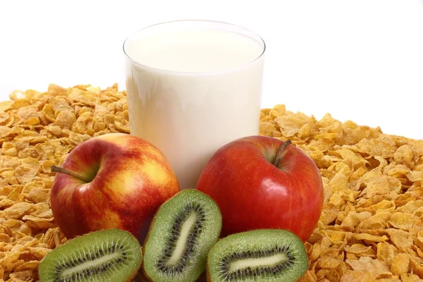 Mjölk, frukt och flingor. — Stockfoto